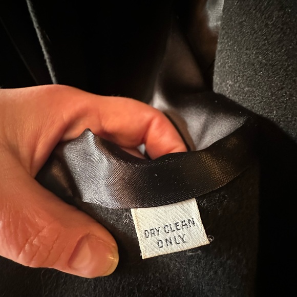 Beautiful black wool coat with tie front and fox collar size 14 - Picture 4 of 4